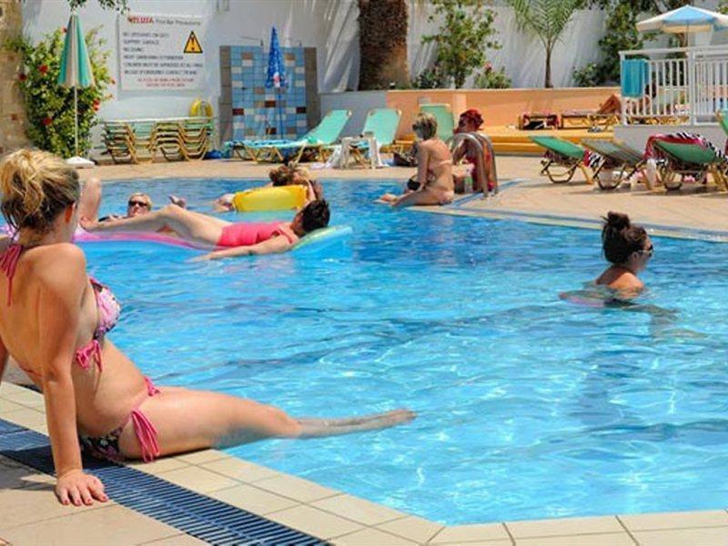 Melissa Apartments, Studios & Suites Малиа Екстериор снимка